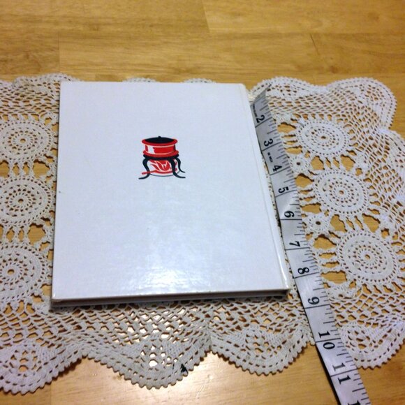 Vintage Recipes of the famous Petite Marmite cookbook - Picture 2 of 15